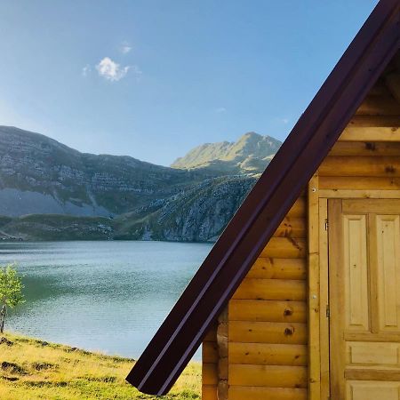 مبيت وإفطار بودغوريتْسا Kapetanovo Jezero Bungalov المظهر الخارجي الصورة