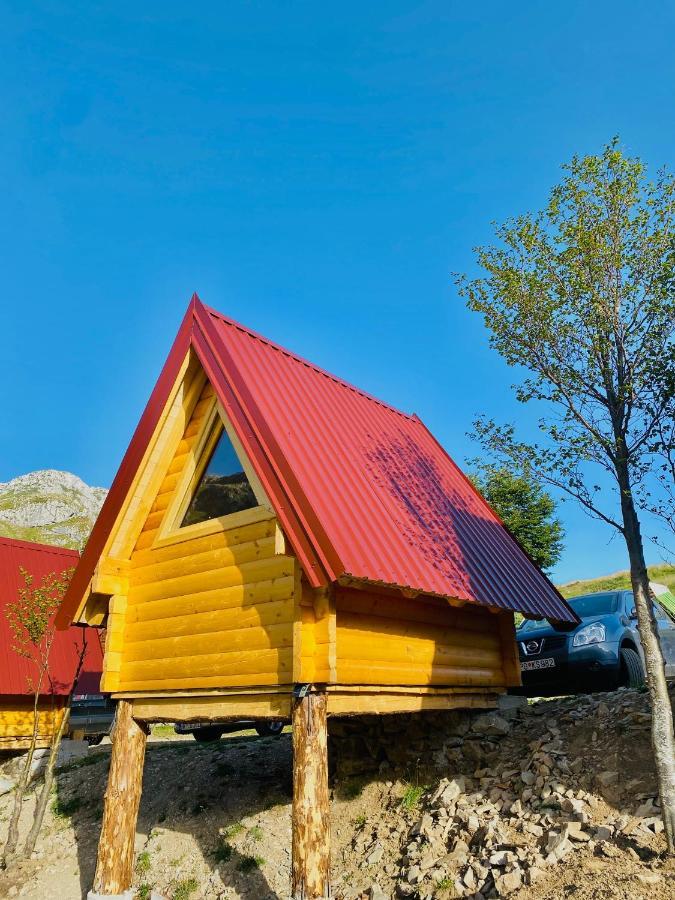 مبيت وإفطار بودغوريتْسا Kapetanovo Jezero Bungalov المظهر الخارجي الصورة