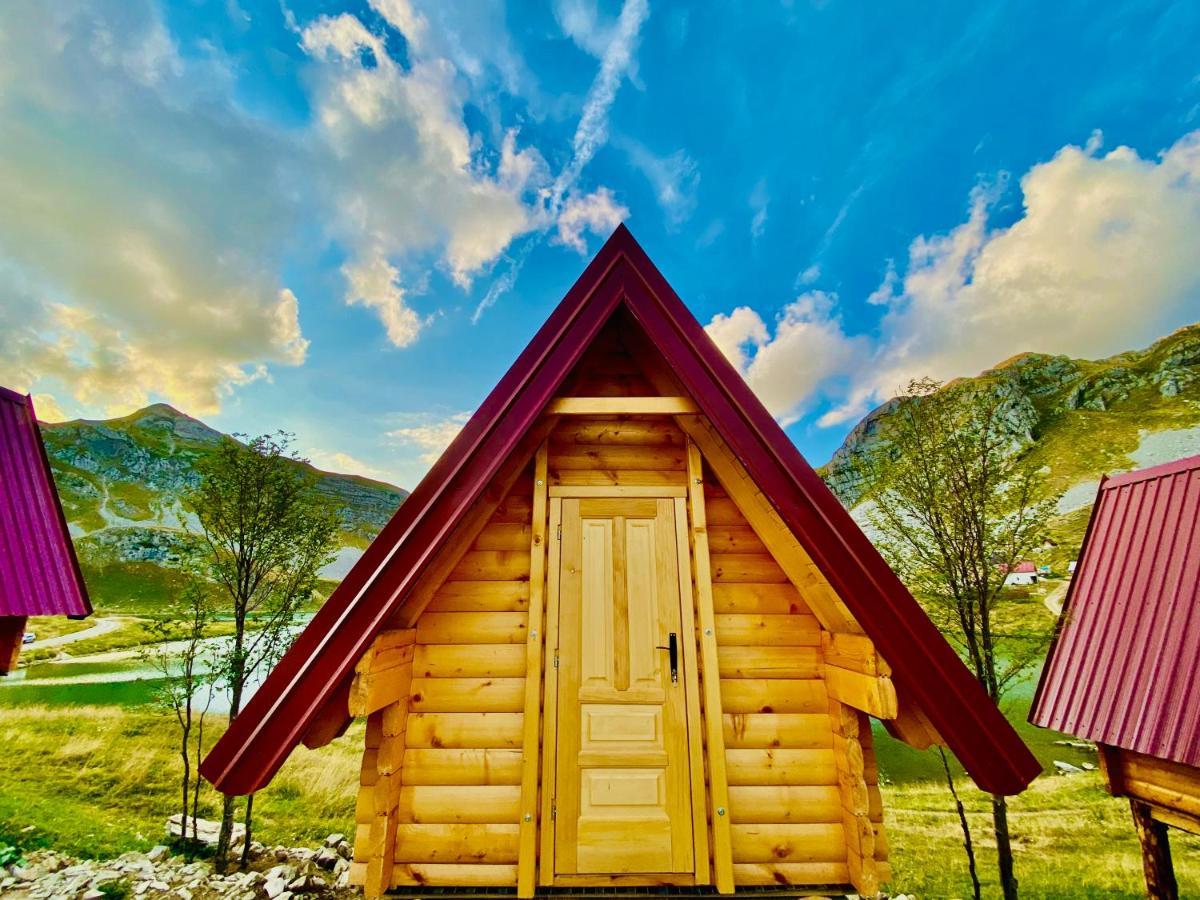 مبيت وإفطار بودغوريتْسا Kapetanovo Jezero Bungalov المظهر الخارجي الصورة