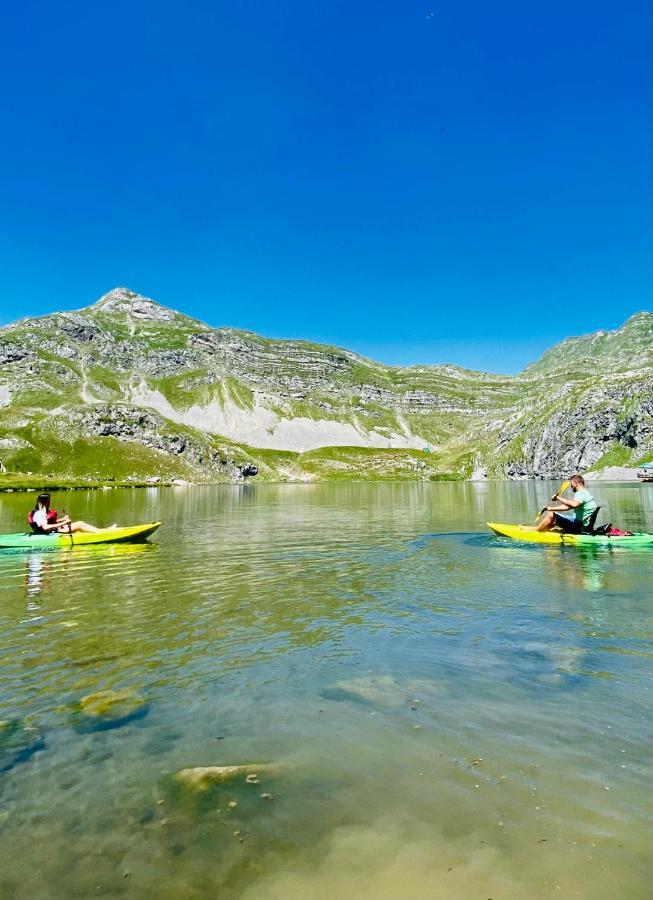 مبيت وإفطار بودغوريتْسا Kapetanovo Jezero Bungalov المظهر الخارجي الصورة