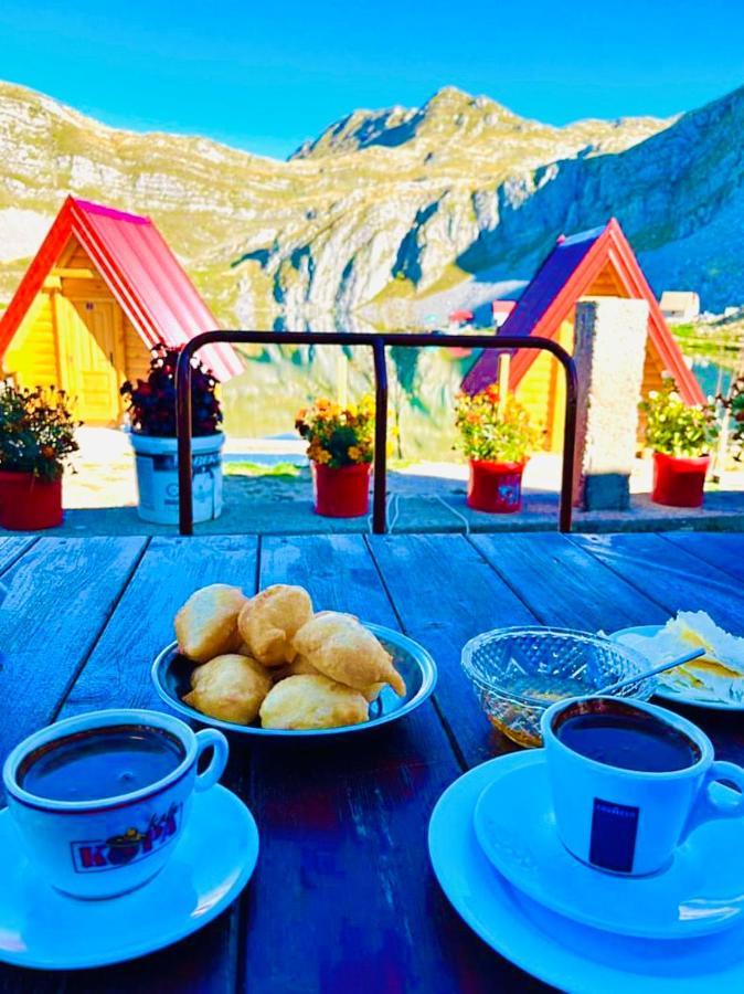مبيت وإفطار بودغوريتْسا Kapetanovo Jezero Bungalov المظهر الخارجي الصورة