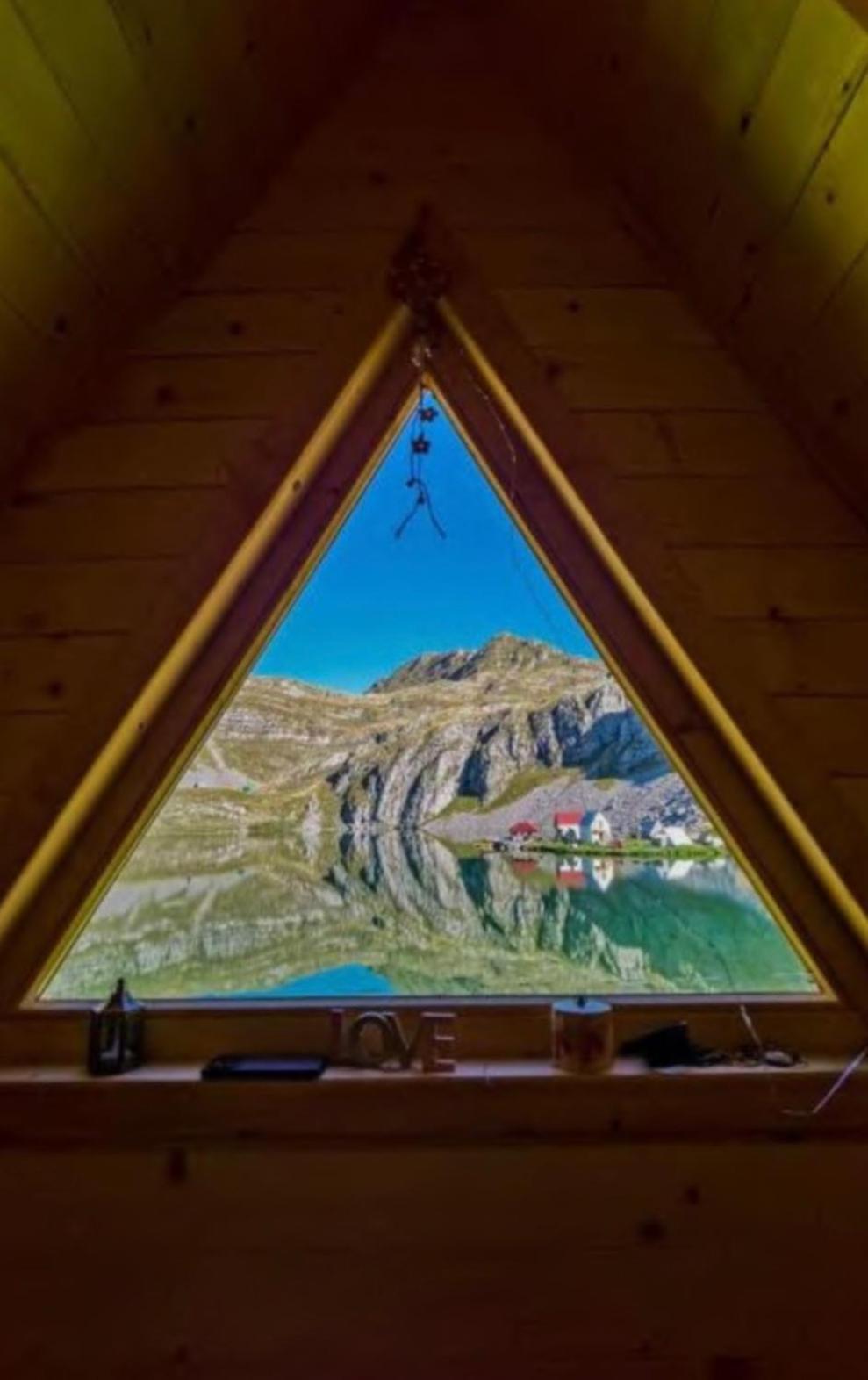 مبيت وإفطار بودغوريتْسا Kapetanovo Jezero Bungalov المظهر الخارجي الصورة